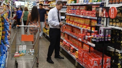 Após superar média, alimentação fica abaixo da inflação em 2025