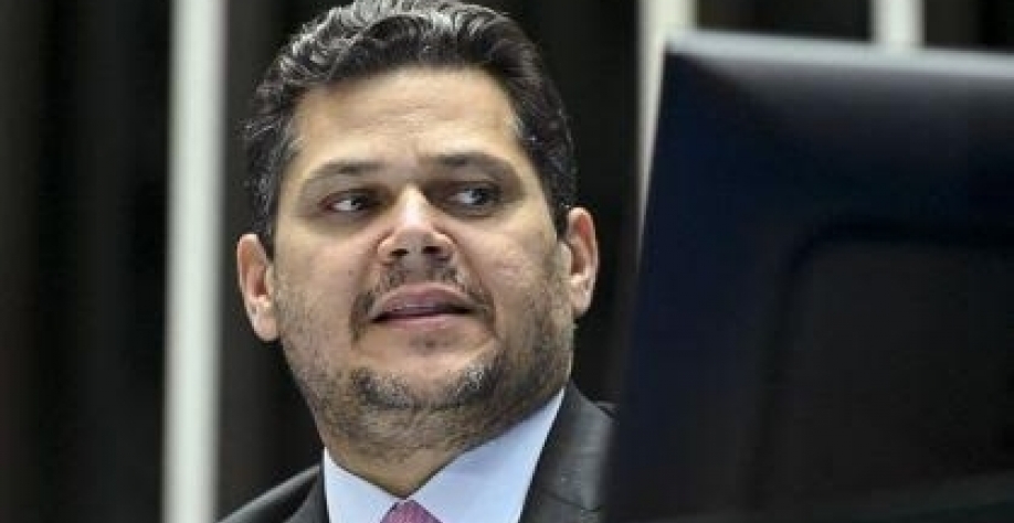 Alcolumbre resiste a Messias no STF em estratégia de poder, diz analista