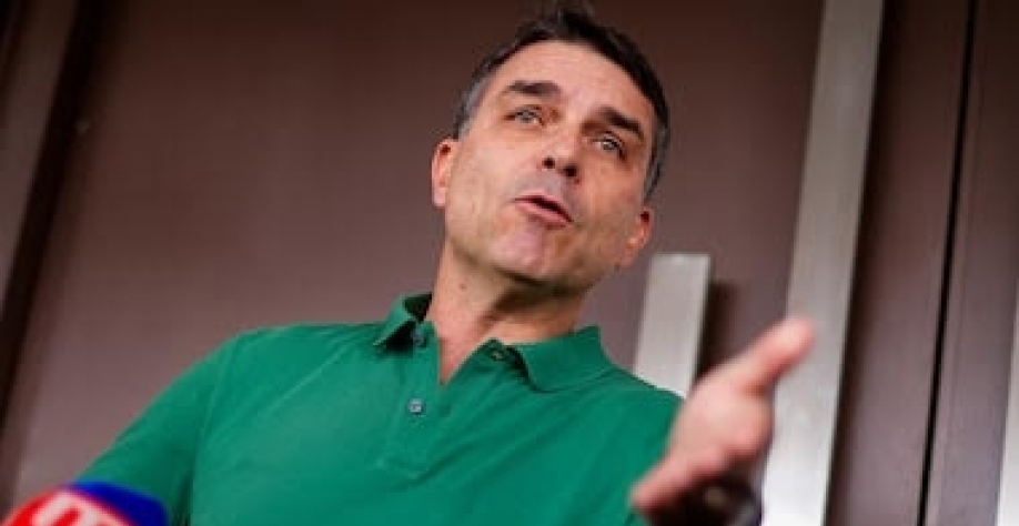 Flávio: Preço para desistir de candidatura é ‘Bolsonaro livre, nas urnas’