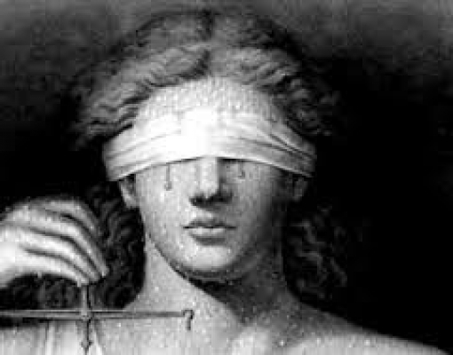 A ditadura do adereço e o Congresso de bonecos – Por Paula Sousa