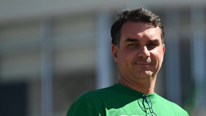 Jair Bolsonaro escolhe o filho Flávio para disputar a Presidência