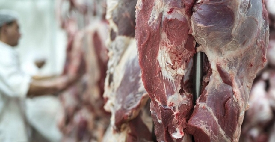 Alimento básico cai no campo, mas exportação sustenta as carnes 