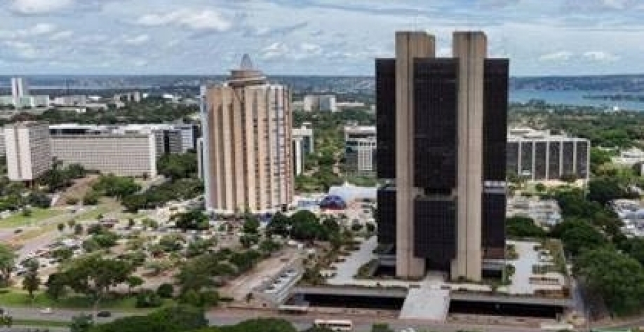 Na contramão de emergentes,Brasil é único país que não cortou juro em 2025