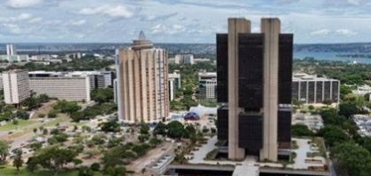 Na contramão de emergentes,Brasil é único país que não cortou juro em 2025