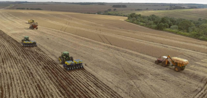 IBGE prevê safra menor neste ano, mas Conab ainda estima volume recorde