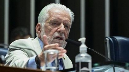 Líder do governo confirma ter sugerido Lewandowski a Banco Master