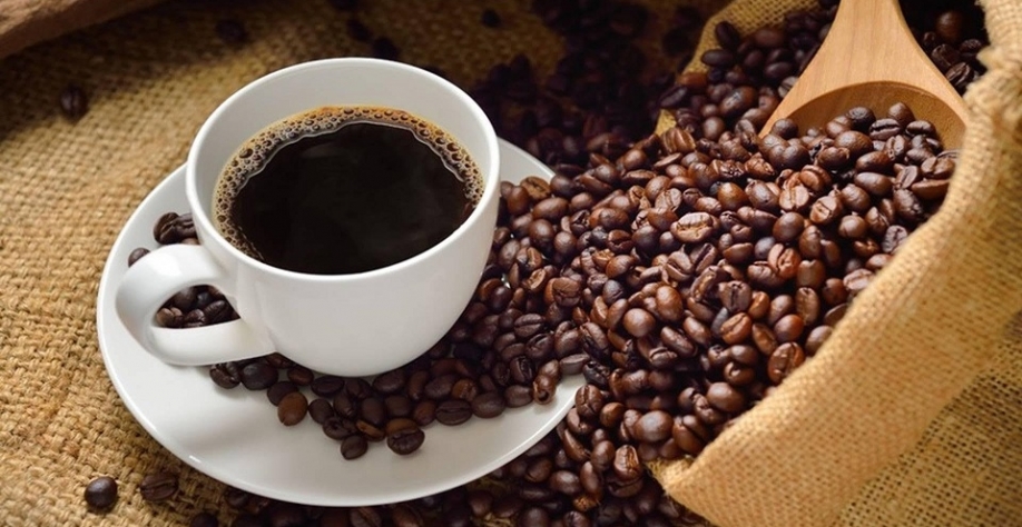 Brasileiro bebeu menos café em 2025; alta de preços favoreceu a indústria