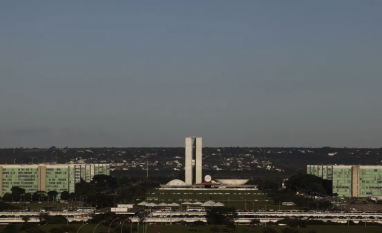 Oposição e governistas apoiam decisão de Dino que suspende penduricalhos