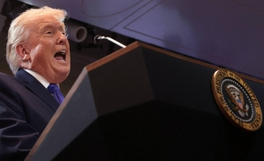 Trump afirma que aumentará tarifa global de 10% para 15%