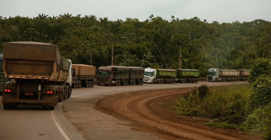 Filas de carretas de soja atingem 25 km em porto do Pará