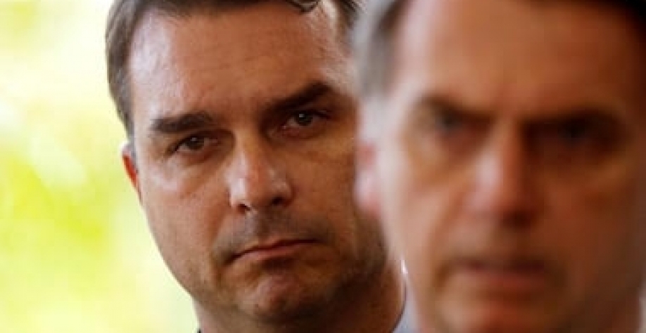 Eles subestimaram Flávio Bolsonaro e, agora, o pânico tomou conta
