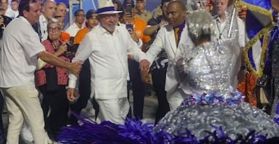 Arquidiocese do Rio contesta uso de símbolos da família após desfile