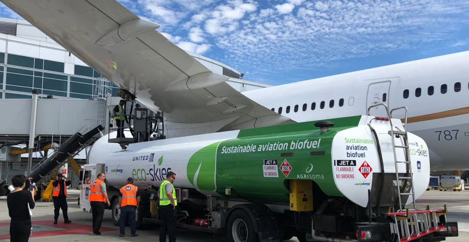 Produção de combustível limpo de avião avança lentamente