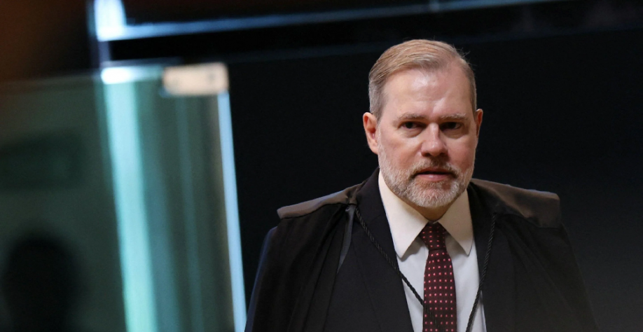  Pressionado, Toffoli deixa relatoria do caso do Banco Master no STF