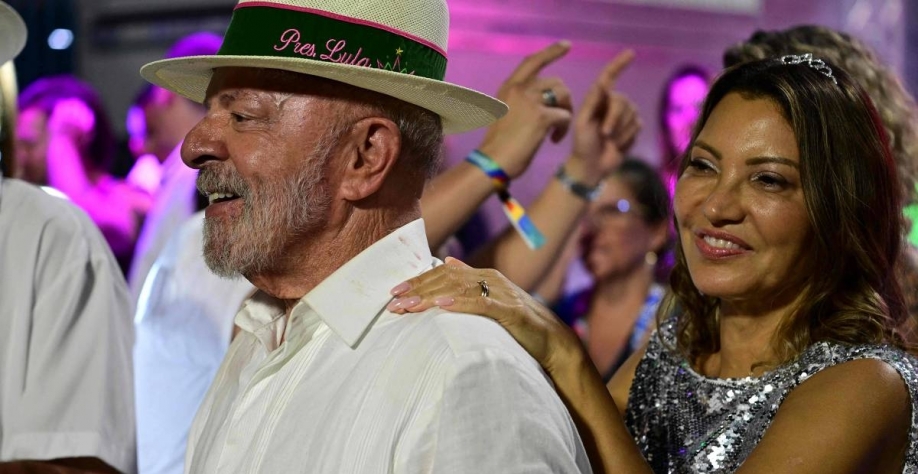 Houve propaganda eleitoral antecipada no desfile que homenageou Lula? SIM 