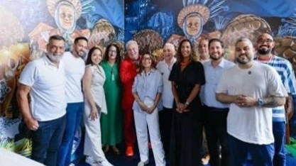 Janja viajou ao Rio com avião da FAB e visitou escola que homenageou Lula 