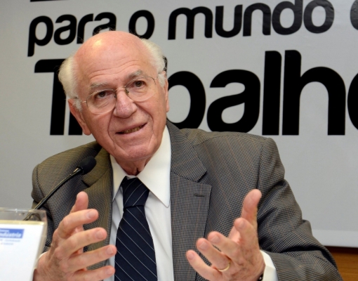 Maioria dos países reduz jornada por negociação, não por lei,diz sociólogo