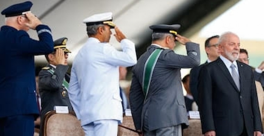 As cúpulas militares se consideram fora da crise institucional