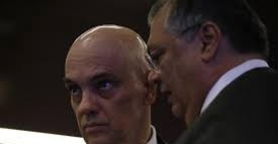 Moraes determina busca e apreensão a jornalista após reportagem sobre Dino