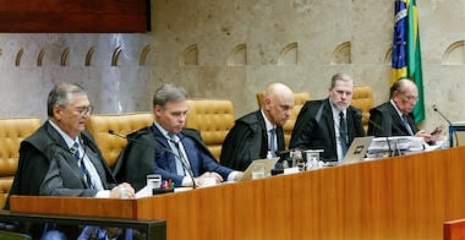 Pensamento crítico e independência intelectual para o debate público