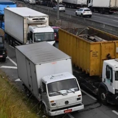 A ameaça de greve dos caminheiros que atormenta Lula em ano eleitoral