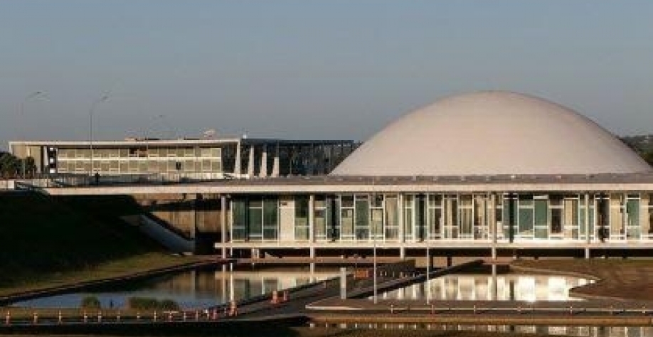 Planalto vira chave e orienta ataques contra Flávio Bolsonaro