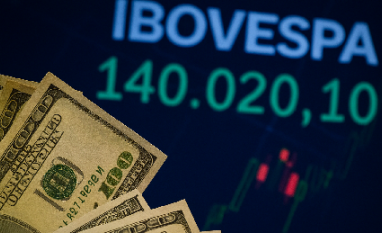 Dólar e Ibovespa caem com mercado atento ao IPCA-15 e a dados dos EUA