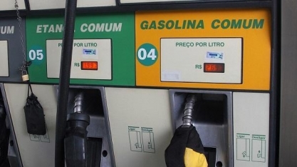 Gasolina bate recorde nos EUA; isso poderá acontecer no Brasil? 