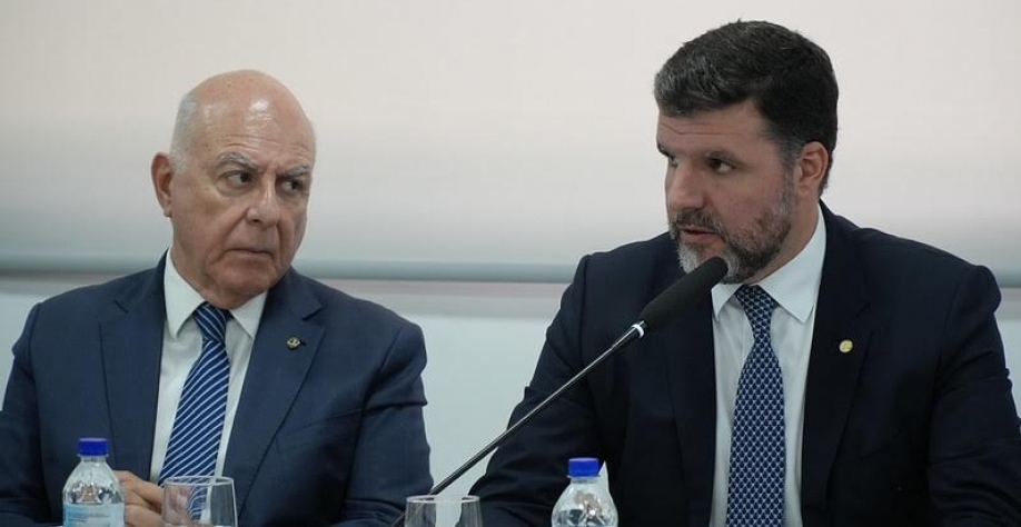 Ruralistas devem abraçar Flávio Bolsonaro na disputa para o Planalto