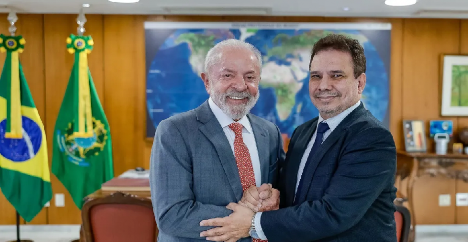 Ministro convoca entrevista,não dá informações e faz propaganda do governo