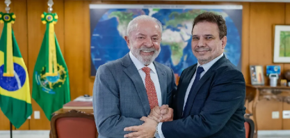 Ministro convoca entrevista,não dá informações e faz propaganda do governo