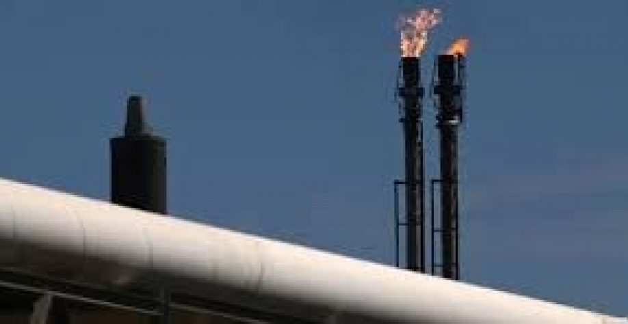 Por que é tão difícil trocar o petróleo por energia limpa