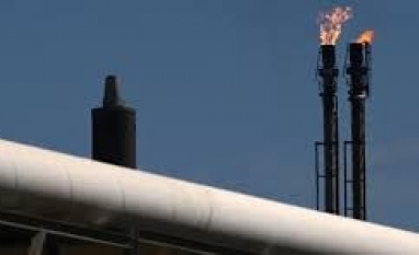 Por que é tão difícil trocar o petróleo por energia limpa