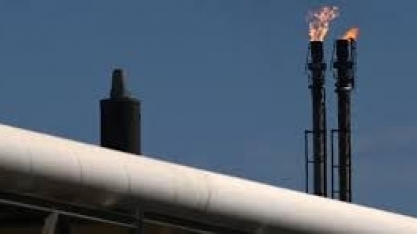 Por que é tão difícil trocar o petróleo por energia limpa