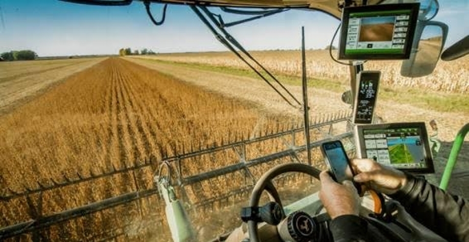 Agro lidera queda de vagas no país e perde 8.378 empregos em abril