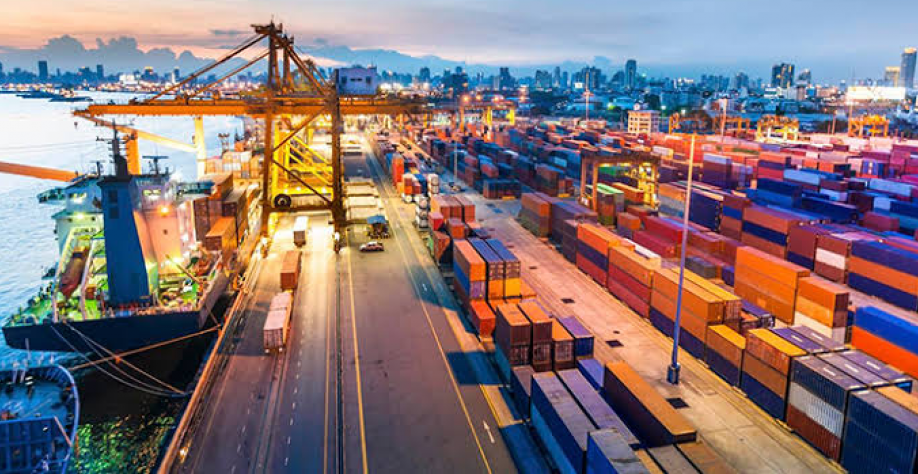 Superávit comercial salta 37,5% em abril com recorde de exportações
