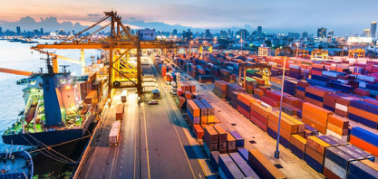 Superávit comercial salta 37,5% em abril com recorde de exportações