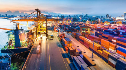 Superávit comercial salta 37,5% em abril com recorde de exportações