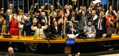 Fim da escala 6x1 é aprovada na Câmara e proposta vai ao Senado