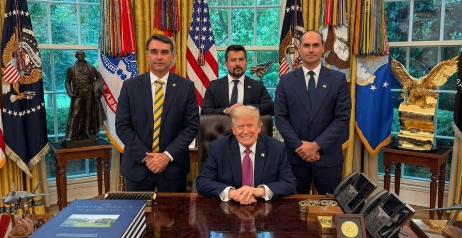 Encontro com Trump é trunfo para Flávio Bolsonaro