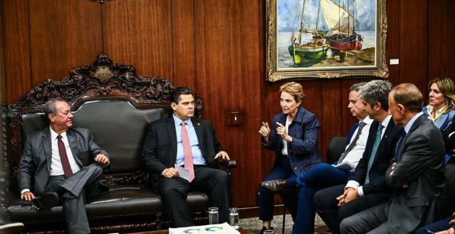 Empresários criticam proposta da 6x1 e pedem mais tempo a Alcolumbre
