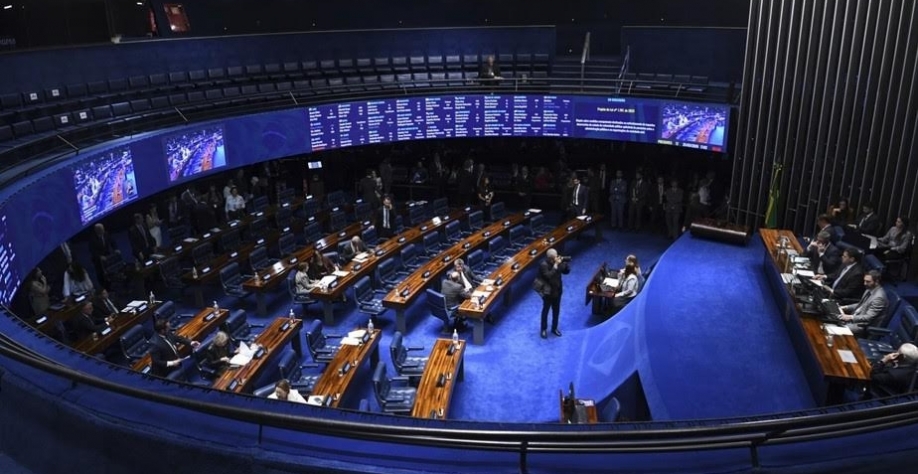  Senado aprova pauta-bomba e autoriza renegociação de dívidas rurais
