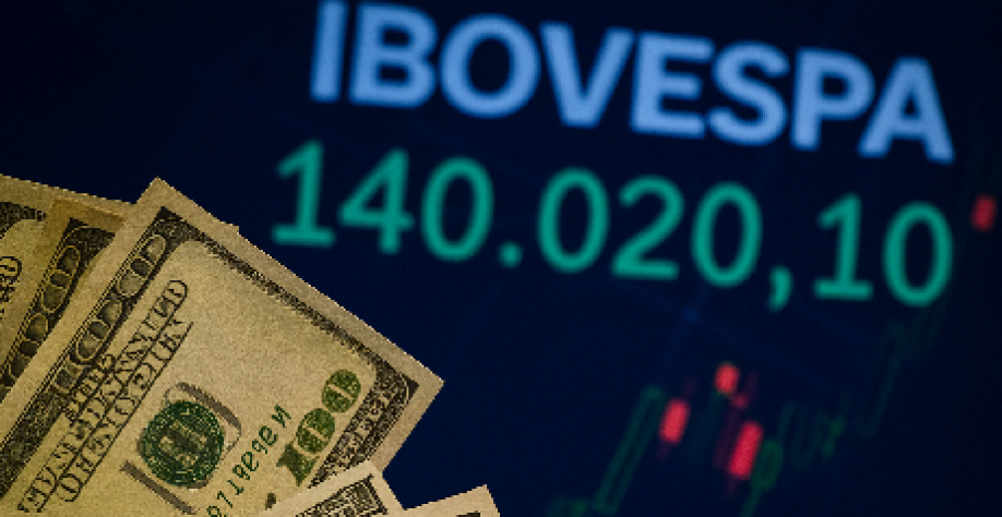 Dólar e Ibovespa fecham em alta, de olho em cenário de juros no Brasil