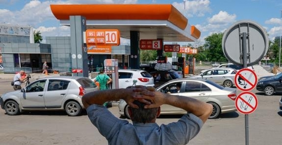 Impacto de ataques a refinarias russas chega ao Brasil