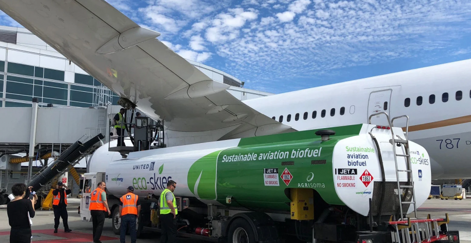 Brasil avança na corrida global para produção de combustível de aviação