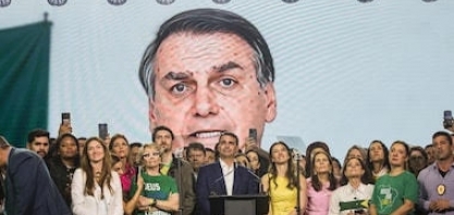 Flávio lança candidatura ao Planalto com defesa do legado do pai