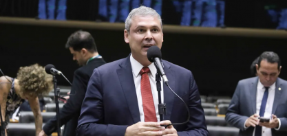 Lindbergh baixa tom e busca PL para falar de acusação contra vice de Flávio