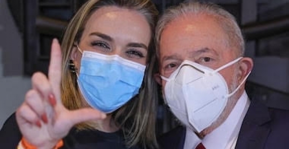 Lobista tem fotos ao lado de Lula e contraria o que disse presidente ao JN