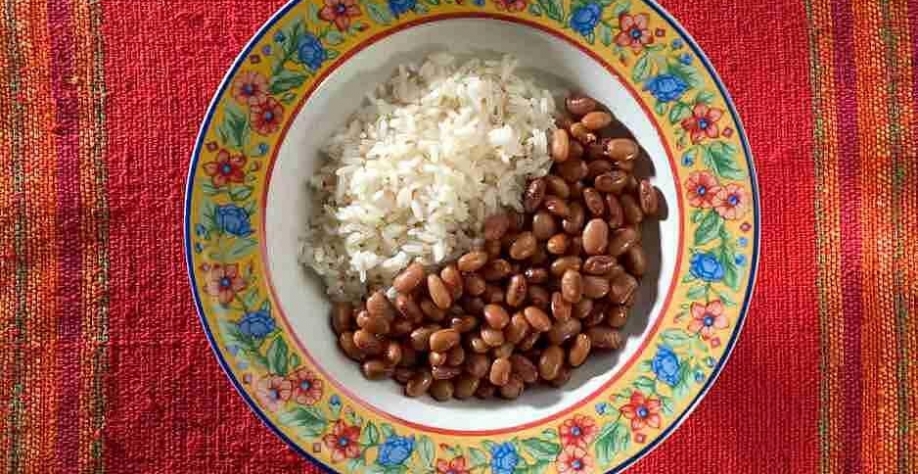 Arroz começa a subir no campo, enquanto feijão registra queda