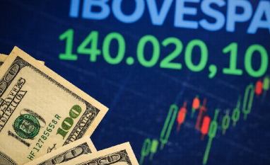 Dólar cai e fecha a R$ 5,13; Ibovespa avança aos 174.577 pontos